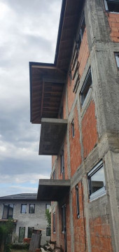 Constructii, case la rosu, interioare, rigips, gresie, parchet etc